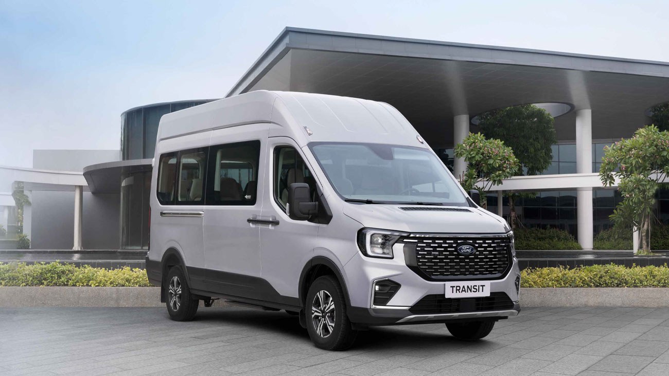 Xe Ford Transit Thế Hệ Mới ngoại thất phục vụ du lịch Quy Nhơn